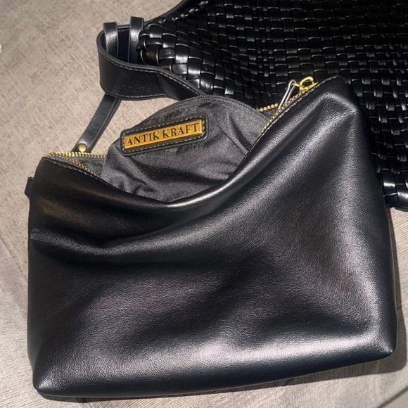 .
Antik craft
black woven leather tote hobo bag. - Picture 7 of 8